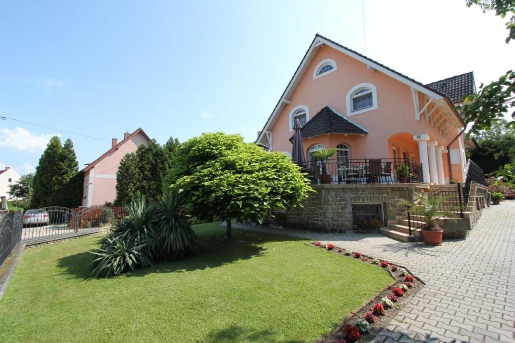 Barackvirag Vendeghaz Hotel Tihany Exterior foto
